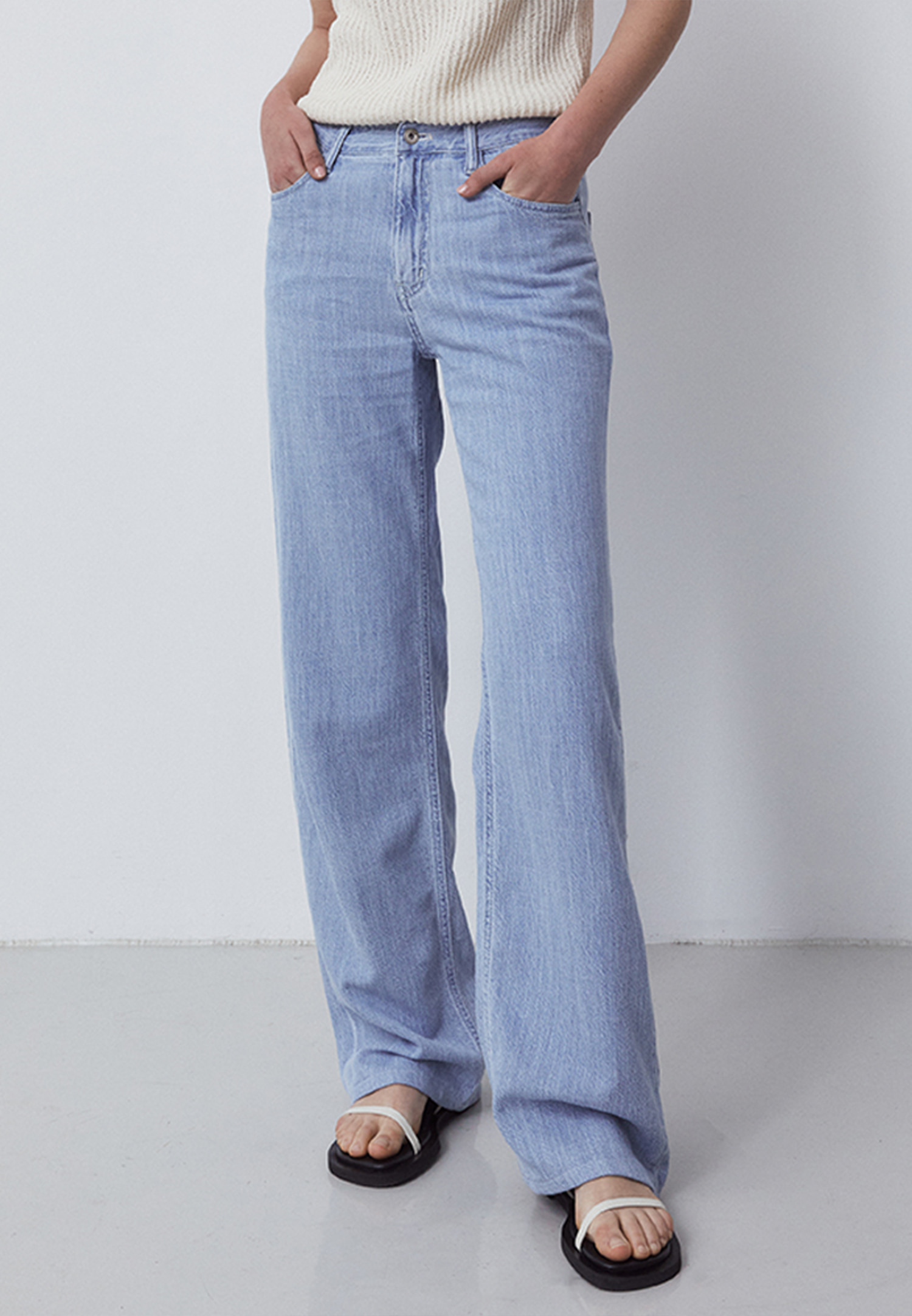 STRAIGHT FIT SUMMER JEANS